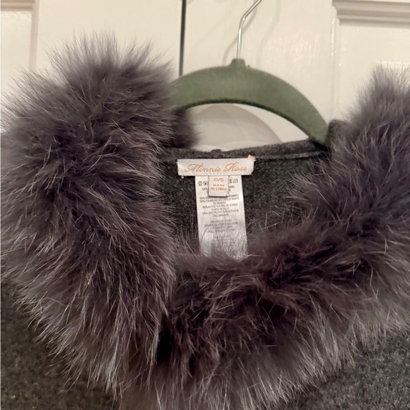 Minnie Rose Women’s Gray Cashmere Poncho with Fur Details - Picture 3 of 4